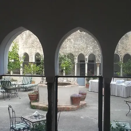 卢纳康文特酒店 4*