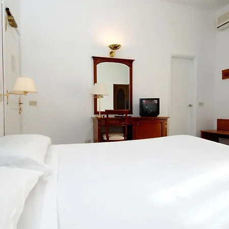 卢纳康文特酒店 酒店 4*