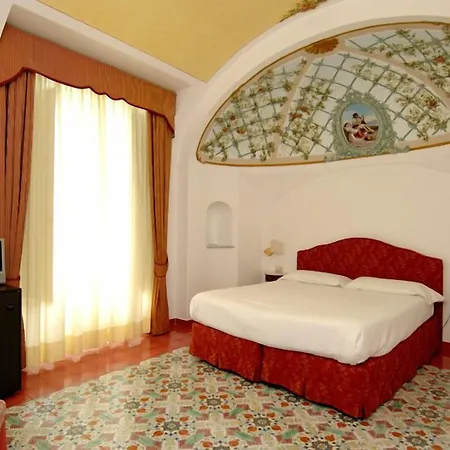 卢纳康文特酒店 4*