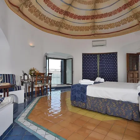 卢纳康文特酒店 4*