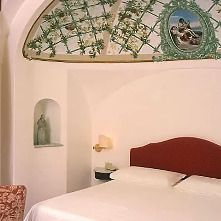 卢纳康文特酒店 4*