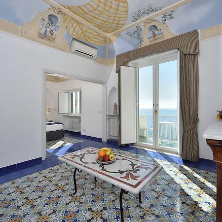 卢纳康文特酒店 4*