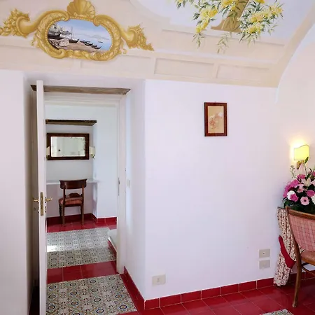 卢纳康文特酒店